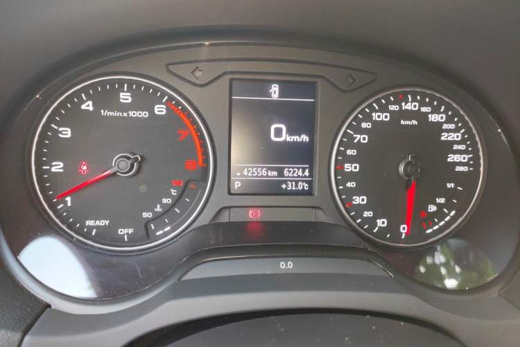 Used Audi A3 2020 Limousine 35 TFSI Fashion Edition China VI Emission Standard Odometer Close Up