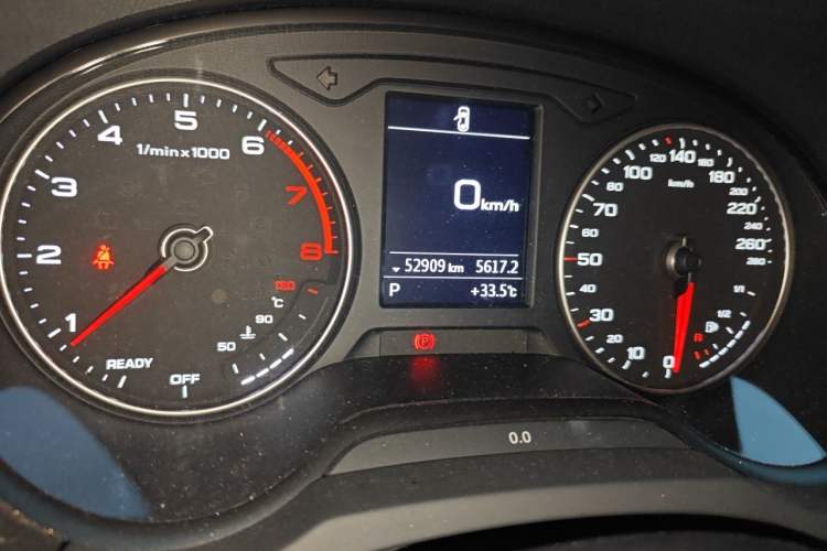 Used Audi A3 2020 Restyled Sportback 35 TFSI Entry-Level China VI Emission Standard Odometer Close Up