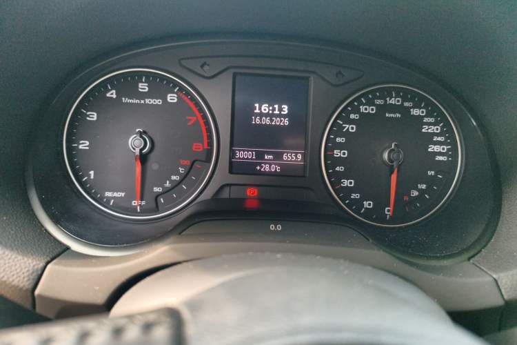 Used Audi A3 2020 Sportback 35 TFSI Fashion Edition China VI Emission Standard Odometer Close Up