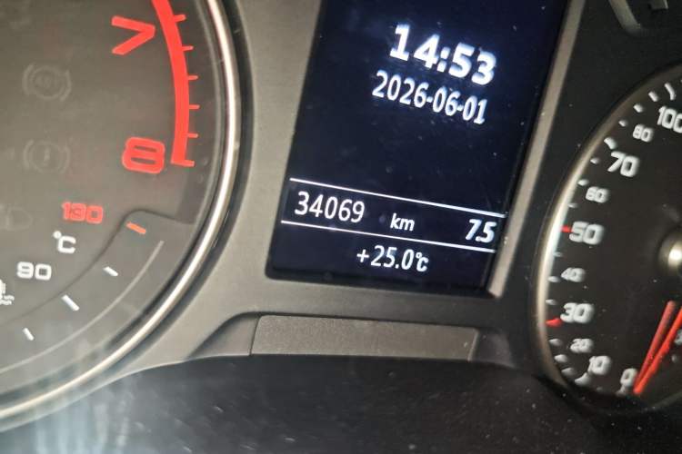 Used Audi A3 2020 Limousine 35 TFSI Fashion Edition China VI Emission Standard Odometer Close Up