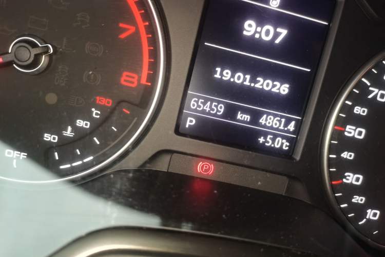 Used Audi A3 2020 Limousine 35 TFSI Fashion Edition China VI Emission Standard Odometer Close Up