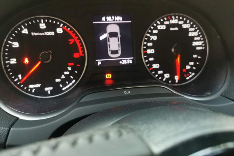 Used Audi A3 2020 Limousine 35 TFSI Fashion Edition China VI Emission Standard Odometer Close Up