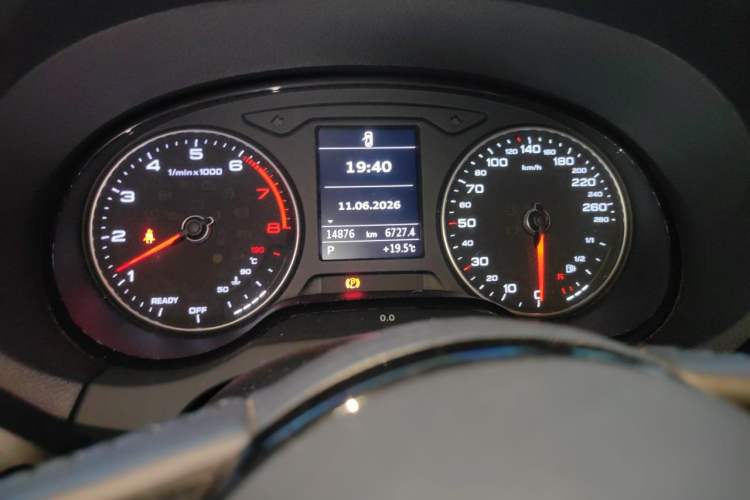 Used Audi A3 2020 Limousine 35 TFSI Fashion Edition China VI Emission Standard Odometer Close Up
