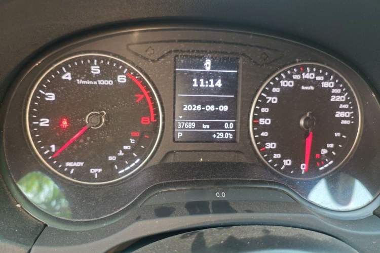 Used Audi A3 2020 Sportback 35 TFSI Fashion Edition China VI Emission Standard Odometer Close Up
