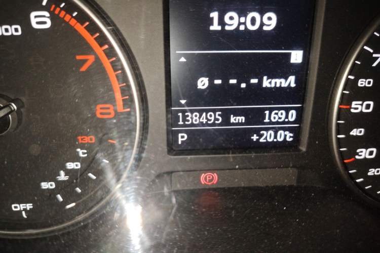 Used Audi A3 2020 Sportback 35 TFSI Fashion Edition China VI Emission Standard Odometer Close Up