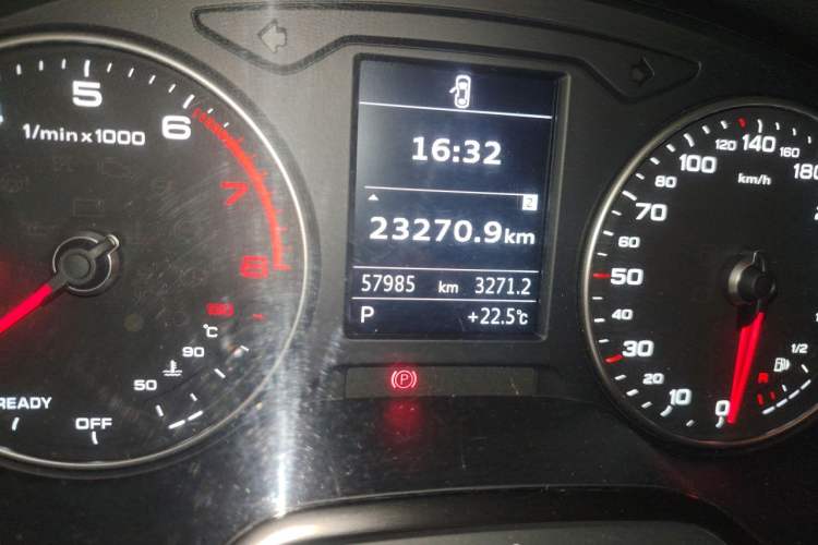 Used Audi A3 2020 Limousine 35 TFSI Fashion Edition China VI Emission Standard Odometer Close Up