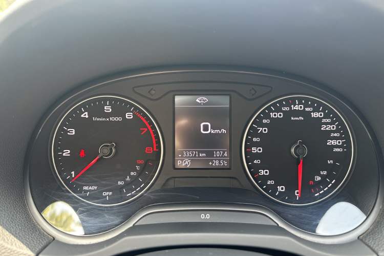 Used Audi A3 2020 Limousine 35 TFSI Fashion Edition China VI Emission Standard Odometer Close Up