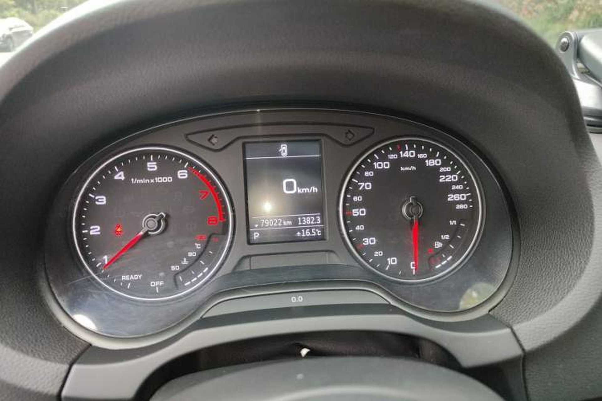 Used Audi A3 2020 Limousine 35 TFSI Fashion Edition China VI Emission Standard Odometer Close Up