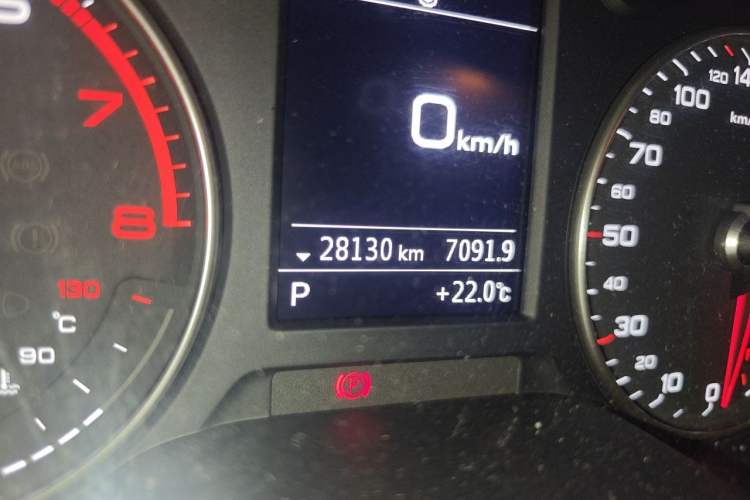 Used Audi A3 2020 Sportback 35 TFSI Fashion Edition China VI Emission Standard Odometer Close Up