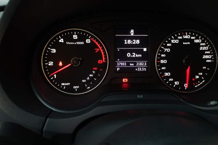 Used Audi A3 2020 Limousine 35 TFSI Fashion Edition China VI Emission Standard Odometer Close Up