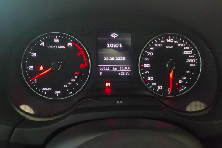 Used Audi A3 2020 Limousine 35 TFSI Fashion Edition China VI Emission Standard Odometer Close Up