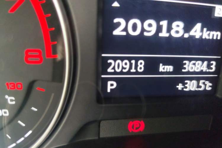 Used Audi A3 2020 Limousine 35 TFSI Fashion Edition China VI Emission Standard Odometer Close Up