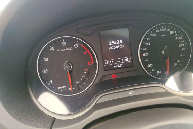 Used Audi A3 2020 Sportback 35 TFSI Fashion Edition China VI Emission Standard Odometer Close Up