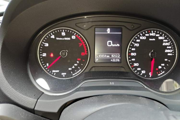 Used Audi A3 2020 Sportback 35 TFSI Ambition China VI Odometer Close Up
