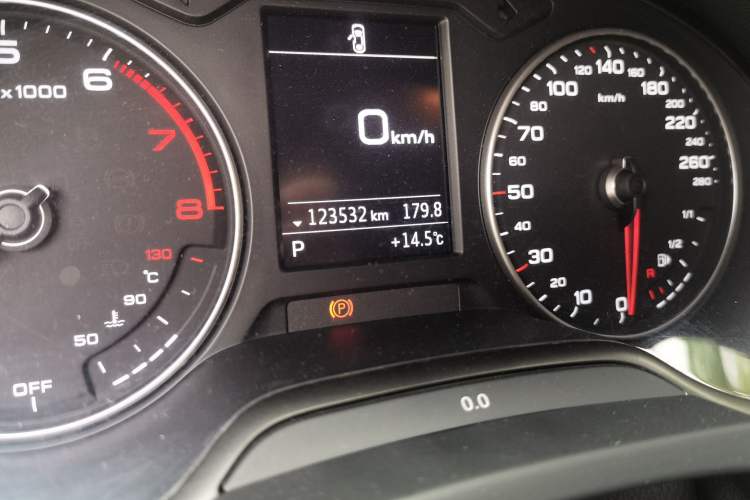 Used Audi A3 2020 Sportback 35 TFSI Ambition China VI Odometer Close Up