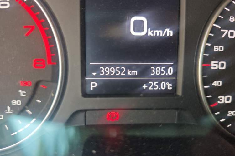 Used Audi A3 2020 Sportback 35 TFSI Fashion Edition China VI Emission Standard Odometer Close Up