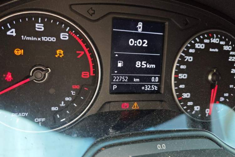 Used Audi A3 2020 Limousine 35 TFSI Fashion Edition China VI Emission Standard Odometer Close Up