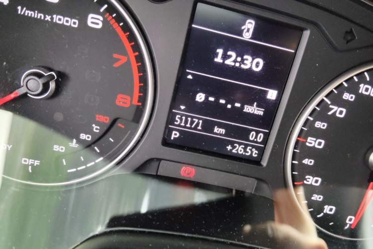 Used Audi A3 2020 Sportback 35 TFSI Ambition China VI Odometer Close Up