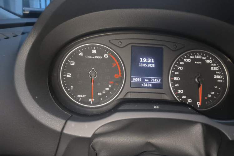 Used Audi A3 2020 Sportback 35 TFSI Fashion Edition China VI Emission Standard Odometer Close Up