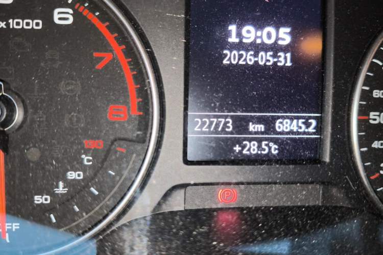Used Audi A3 2020 Limousine 35 TFSI Fashion Edition China VI Emission Standard Odometer Close Up