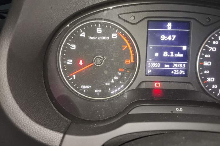 Used Audi A3 2020 Limousine 35 TFSI Fashion Edition China VI Emission Standard Odometer Close Up