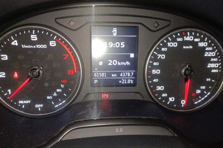 Used Audi A3 2020 Sportback 35 TFSI Fashion Edition China VI Emission Standard Odometer Close Up
