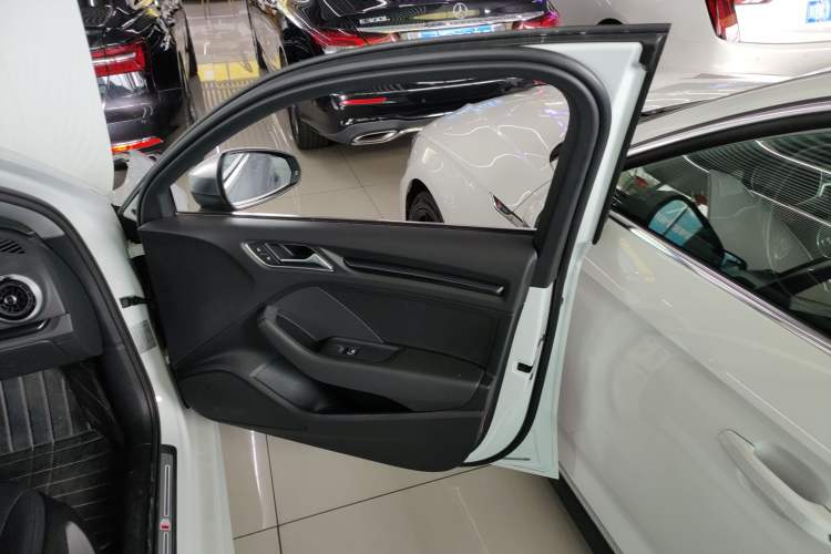 Used Audi A3 2020 Limousine 35 TFSI Fashion Edition China VI Emission Standard Right Front Door Interior
