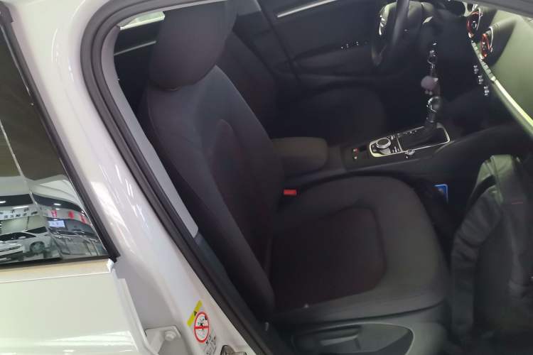 Used Audi A3 2020 Limousine 35 TFSI Ambition China VI Right Front Seat