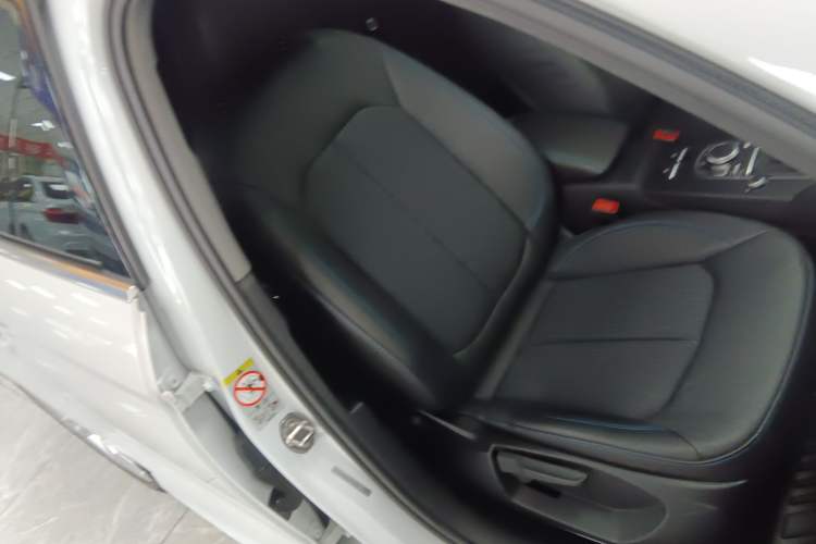 Used Audi A3 2020 Limousine 35 TFSI Fashion Edition China VI Emission Standard Right Front Seat