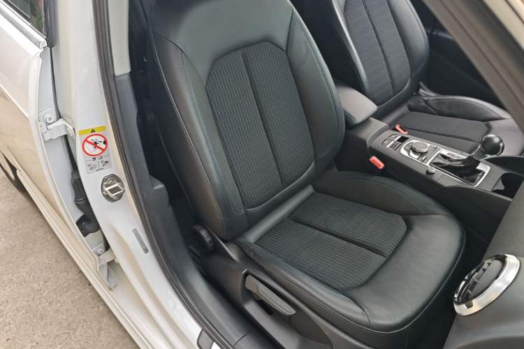 Used Audi A3 2020 Sportback 35 TFSI Fashion Edition China VI Emission Standard Right Front Seat