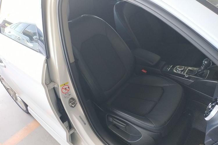 Used Audi A3 2020 Limousine 35 TFSI Fashion Edition China VI Emission Standard Right Front Seat