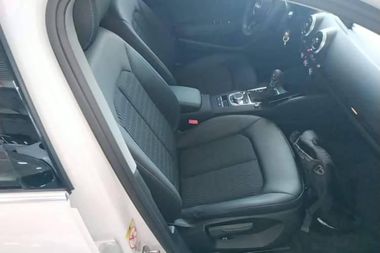 Used Audi A3 2020 Sportback 35 TFSI Fashion Edition China VI Emission Standard Right Front Seat