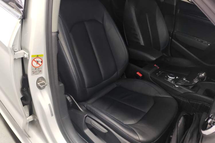 Used Audi A3 2020 Limousine 35 TFSI Fashion Edition China VI Emission Standard Right Front Seat