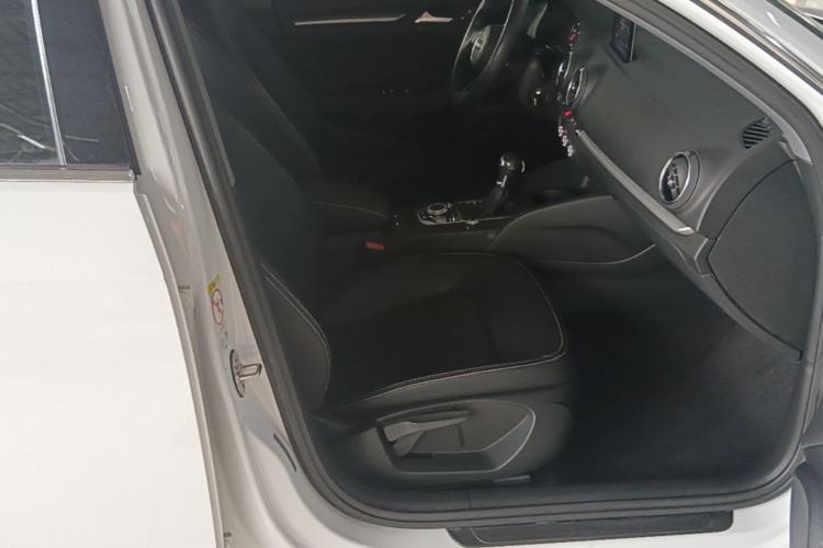 Used Audi A3 2020 Sportback 35 TFSI Ambition China VI Right Front Seat