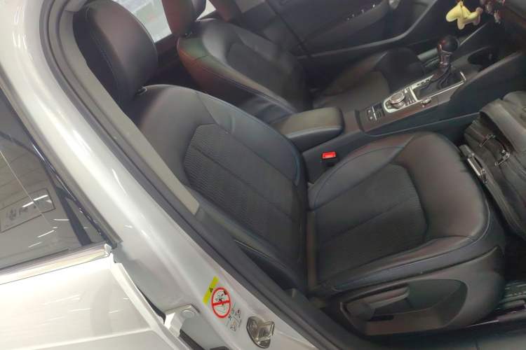 Used Audi A3 2020 Sportback 35 TFSI Fashion Edition China VI Emission Standard Right Front Seat