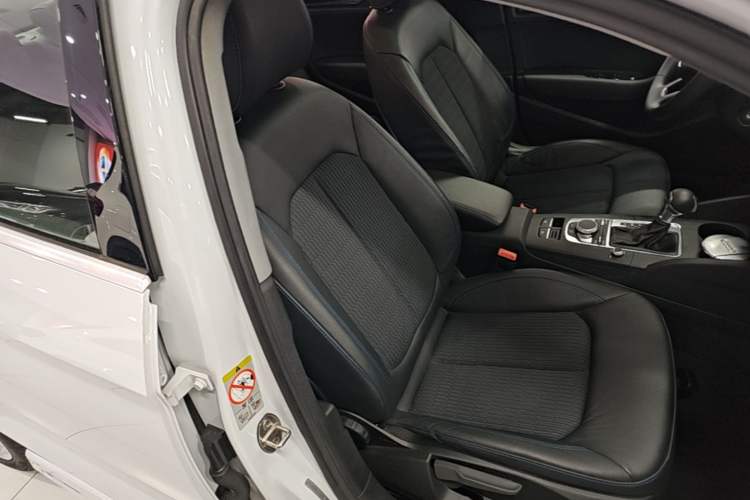 Used Audi A3 2020 Limousine 35 TFSI Fashion Edition China VI Emission Standard Right Front Seat