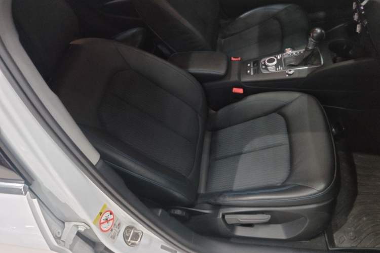 Used Audi A3 2020 Limousine 35 TFSI Fashion Edition China VI Emission Standard Right Front Seat
