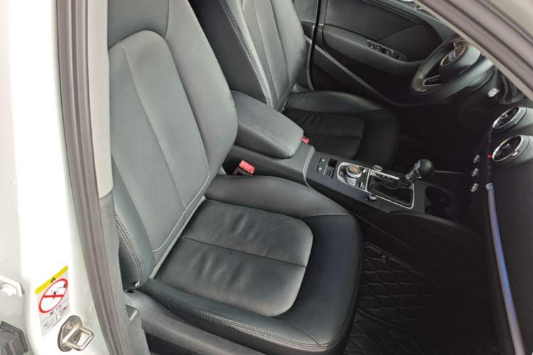 Used Audi A3 2020 Limousine 35 TFSI Ambition China VI Right Front Seat