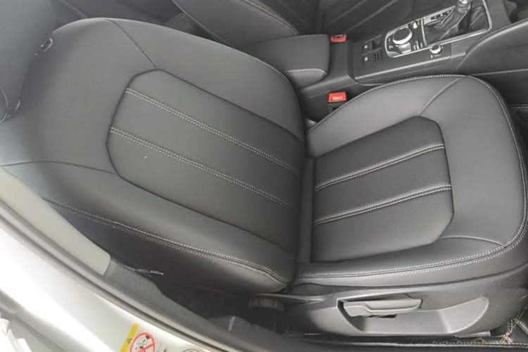 Used Audi A3 2020 Limousine 35 TFSI Ambition China VI Right Front Seat