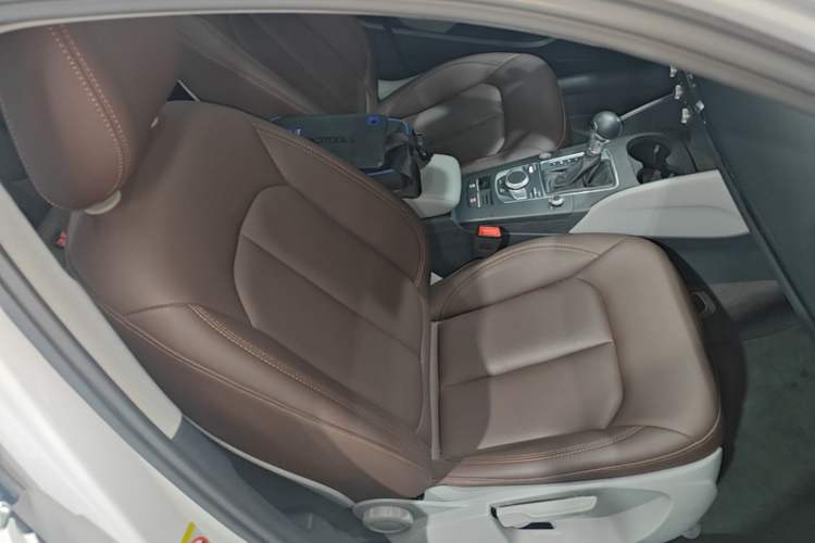 Used Audi A3 2020 Limousine 35 TFSI Fashion Edition China VI Emission Standard Right Front Seat