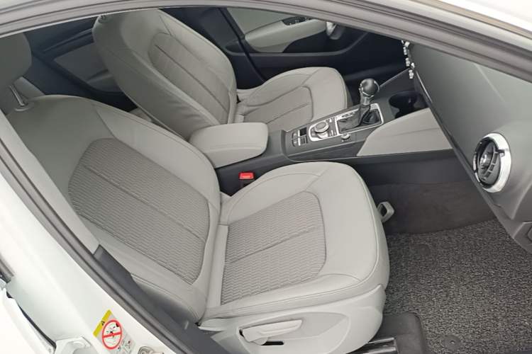Used Audi A3 2020 Sportback 35 TFSI Fashion Edition China VI Emission Standard Right Front Seat