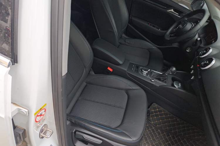 Used Audi A3 2020 Sportback 35 TFSI Fashion Edition China VI Emission Standard Right Front Seat