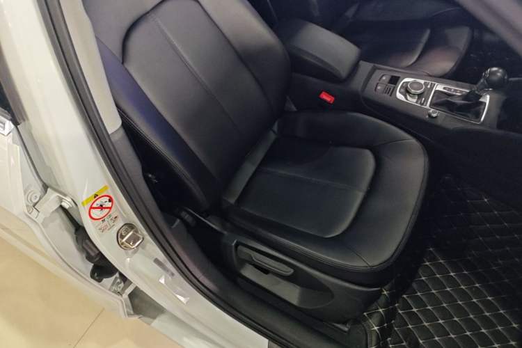 Used Audi A3 2020 Restyled Limousine 35 TFSI Ambition Version China VI Right Front Seat