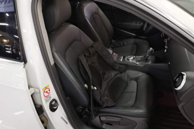 Used Audi A3 2020 Sportback 35 TFSI Fashion Edition China VI Emission Standard Right Front Seat