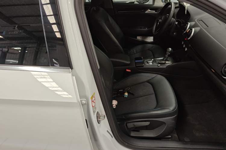 Used Audi A3 2020 Limousine 35 TFSI Fashion Edition China VI Emission Standard Right Front Seat