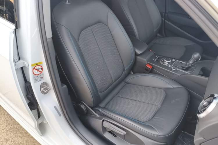 Used Audi A3 2020 Sportback 35 TFSI Fashion Edition China VI Emission Standard Right Front Seat