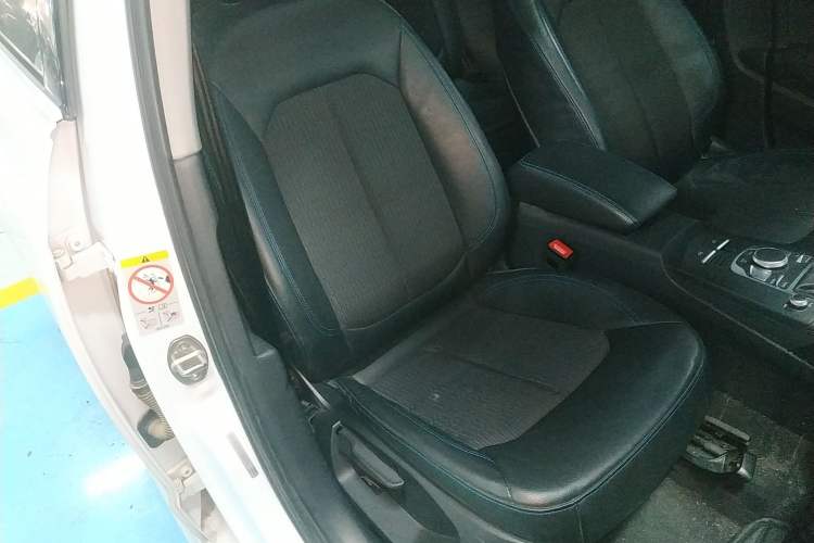 Used Audi A3 2020 Sportback 35 TFSI Fashion Edition China VI Emission Standard Right Front Seat