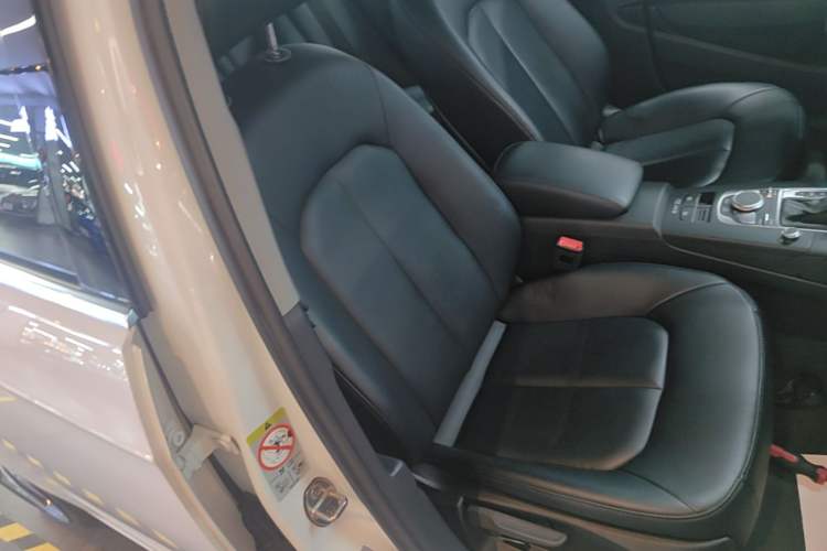 Used Audi A3 2020 Sportback 35 TFSI Ambition China VI Right Front Seat