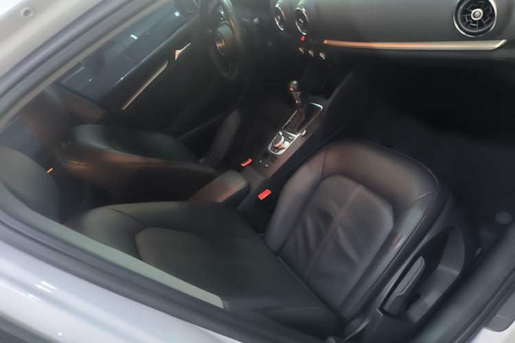 Used Audi A3 2020 Limousine 35 TFSI Ambition China VI Right Front Seat