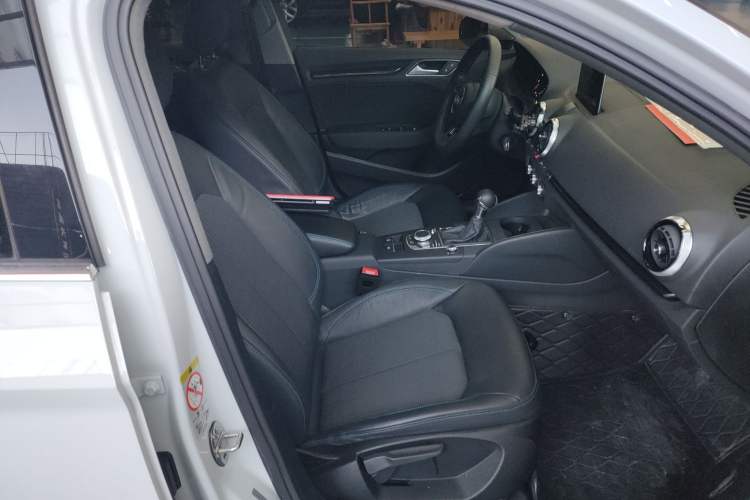 Used Audi A3 2020 Limousine 35 TFSI Fashion Edition China VI Emission Standard Right Front Seat